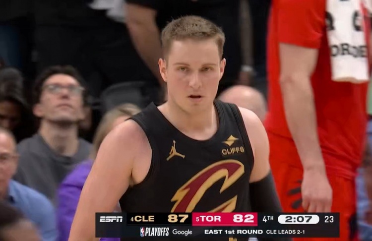 云开体育官网-大心脏！哈登送助攻 梅里尔压哨三分轰进止住颓势